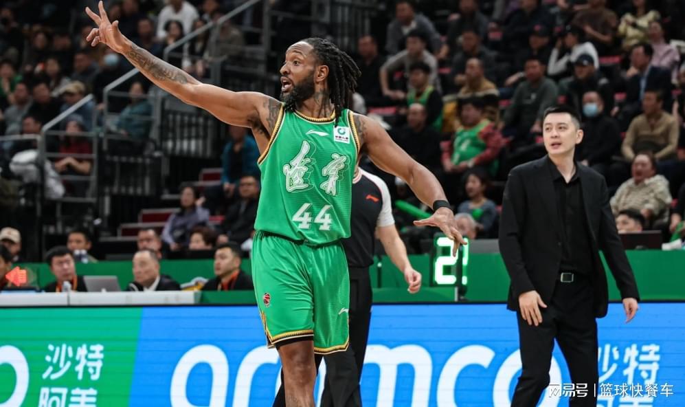 福利彩票-30分惨败后再狂输16分!辽篮赛后疑似内讧:杨鸣离下课不远了?