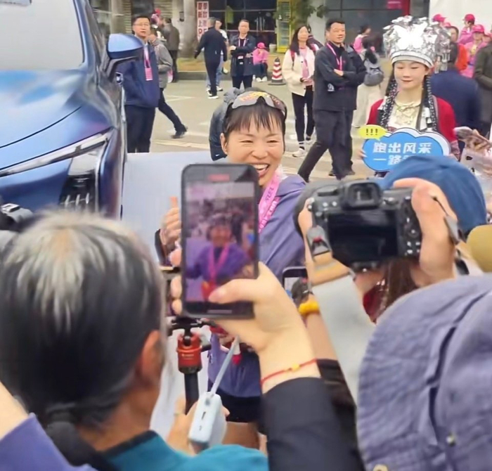 福利彩票-口碑反转!张水花辞职88天直播30场 500万人围观 粉丝18万|张水华|马拉松|柳州|奖金|冠军_新浪体育_新浪新闻